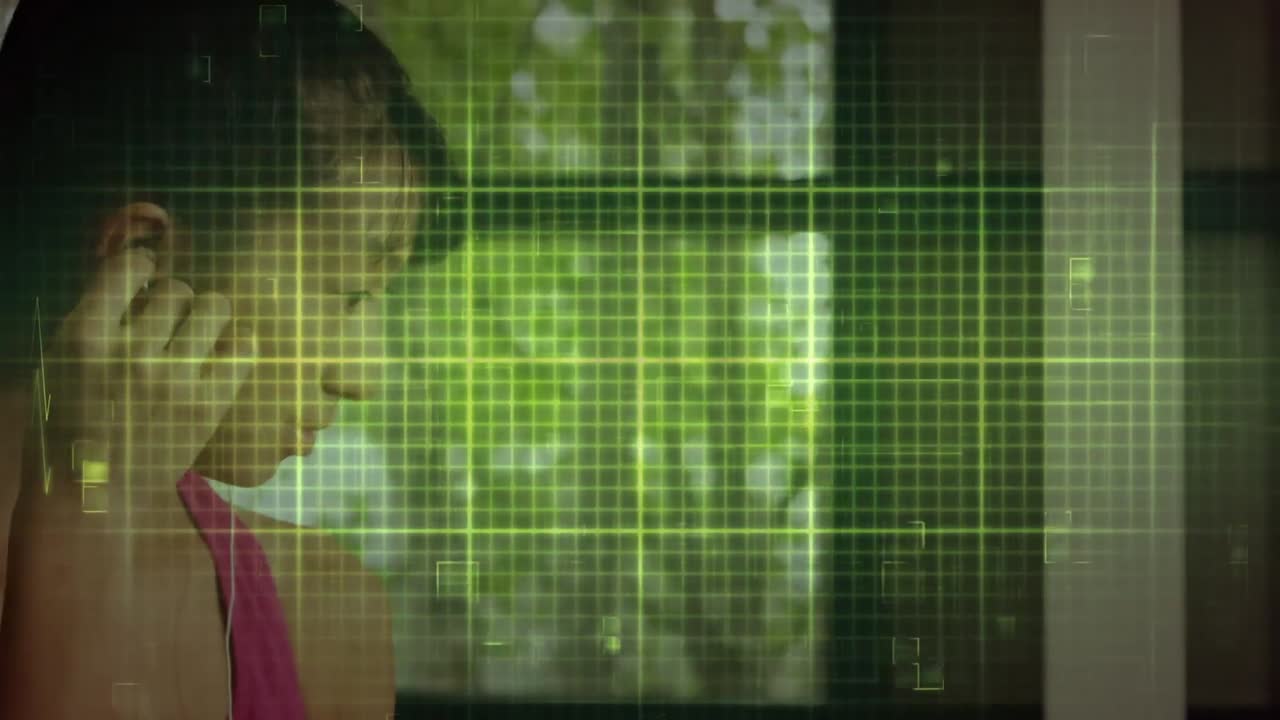 animación del ritmo cardíaco sobre mujer mujer asiática ajustando auriculares mientras corre