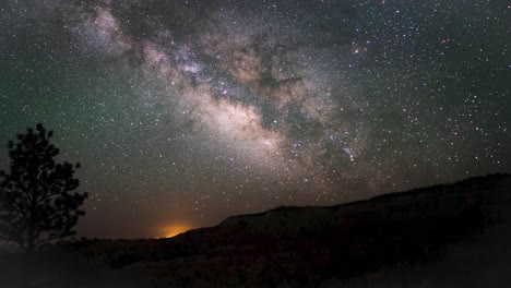 time lapse of the milky way in bryce canyon national park
