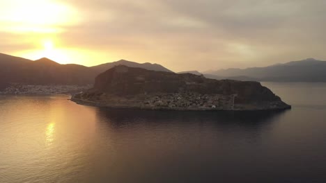 Luftdrohnenaufnahme-Der-Altstadt-Von-Monemvasia