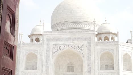 Close-up-shot-of-Taj-Mahal