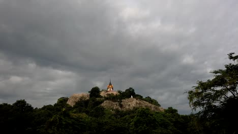 Wat-Phra-Phutthachai-Ist-Ein-Touristenziel-Für-Ausländer-Und-Thailändische-Staatsangehörige,-Die-Nach-Segnungen-Suchen