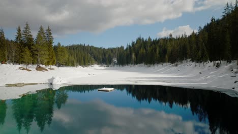 The-splendid-view-from-the-the-center-of-lake-Cauma