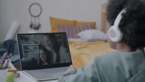 children having a video call