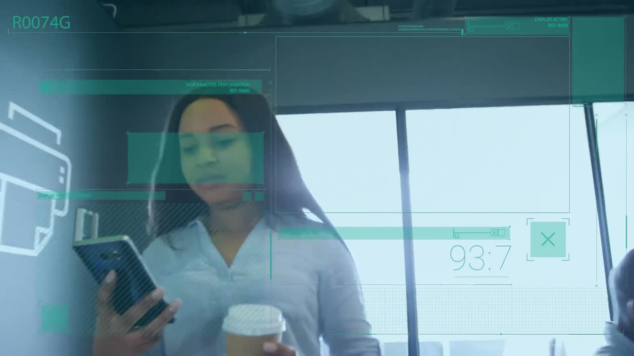 animación de la interfaz digital sobre mujeres biraciales que usan teléfonos inteligentes