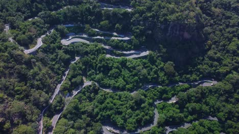 tomada de un dron de pollachi a valparai ruta panorámica viaje por carretera, curvas de alfiler, coimbatore, tamil nadu, sur de la india