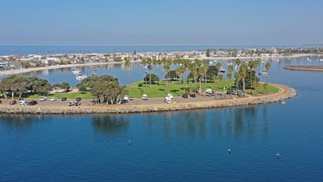 Toma-Panorámica-De-La-Bahía-De-San-Diego-Con-Drones