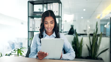 Geschäftsfrau,-Tablet-Und-Büroplanung