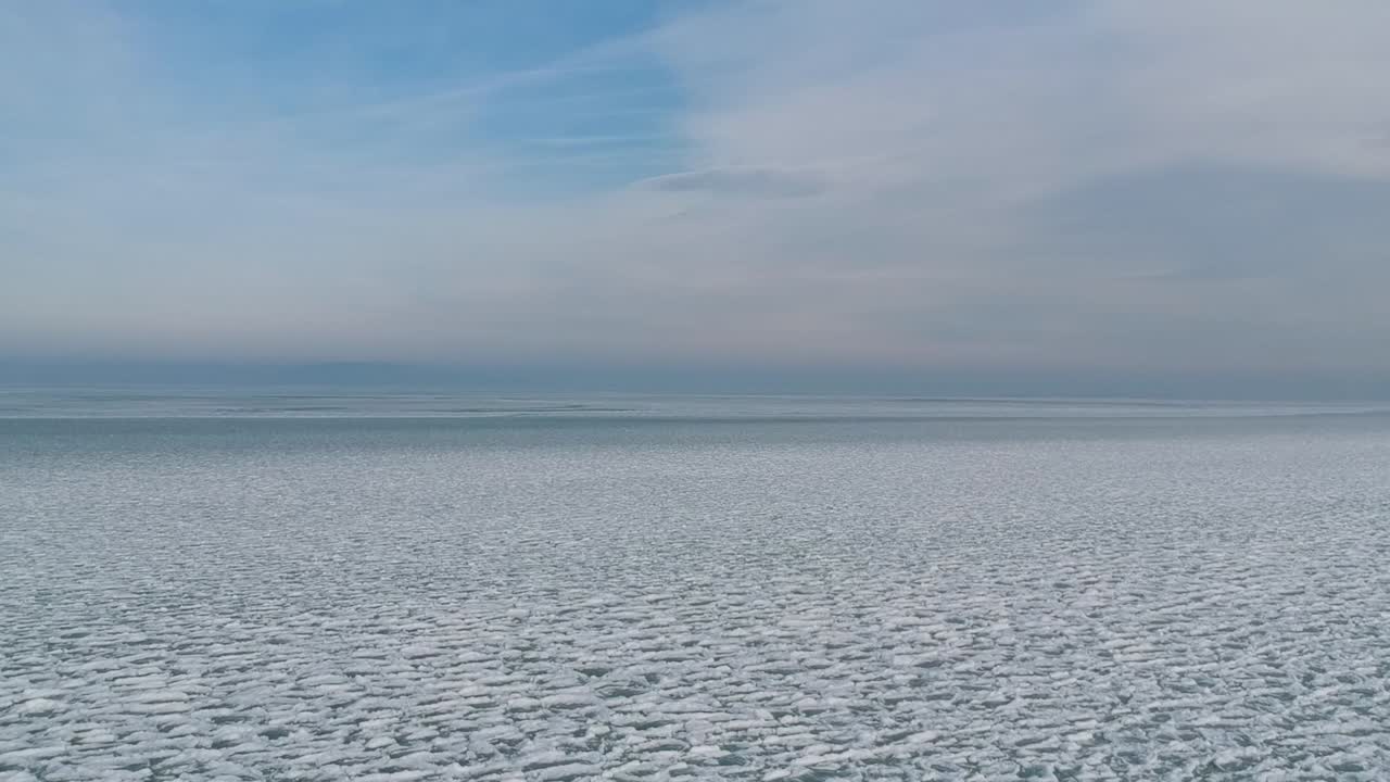 겨울에 발라톤 호수에서 드론 영상