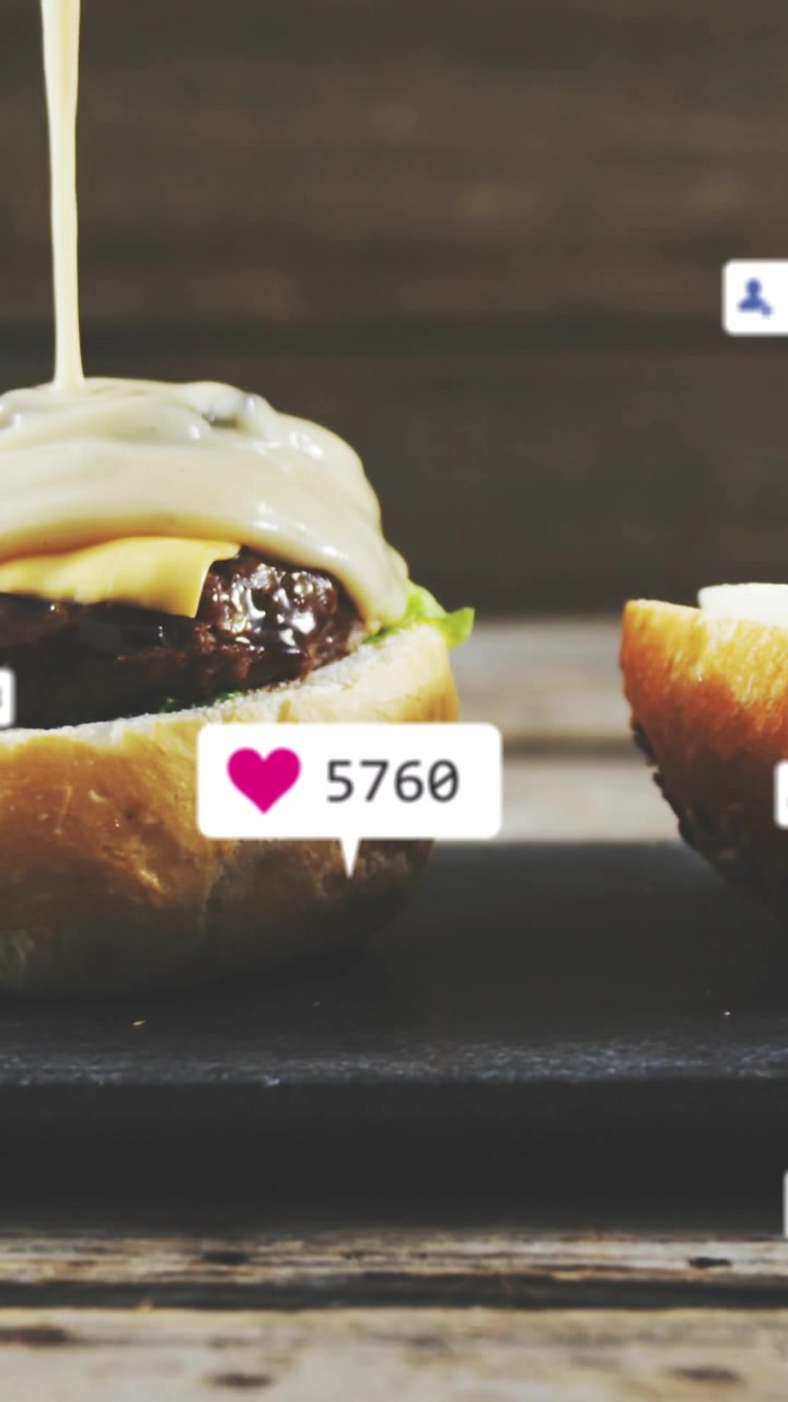 Vertikal video: Bleg sauce hældes over burger, dækker ost, skaber badges, der viser engagement