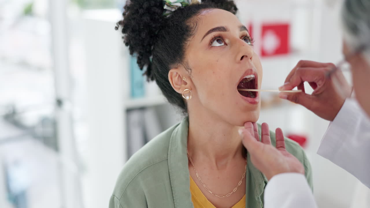 atención médica, médico y chequeo de amígdalas