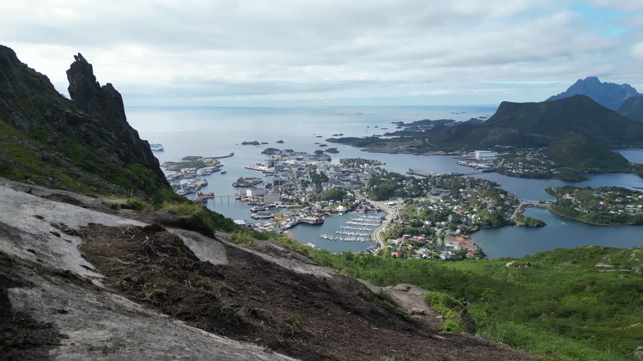 노르웨이 로포텐 섬 의 데벨포르텐 산책 도중 의 스볼바어 풍경 - 오른쪽 파닝