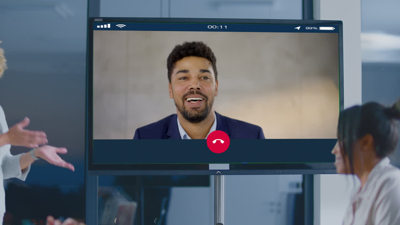 reunión de videoconferencia en la oficina