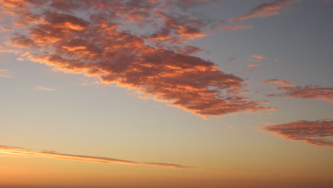 hermosa puesta de sol naranja brillante sobre ciudad del cabo - panorámica
