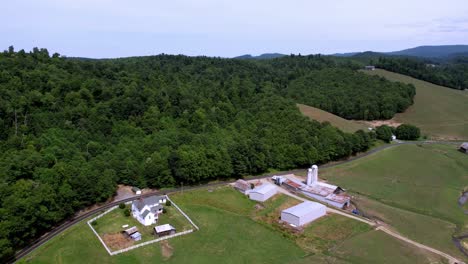 Ashe-County,-North-Carolina,-Farm-Auf-Dem-Land-In-Der-Nähe-Von-West-Jefferson-Und-Boone,-North-Carolina