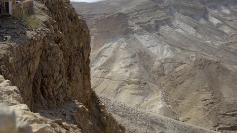 lo que queda del puente romano creado para apoderarse de la fortaleza de masada, hacia el año 67 d.c.