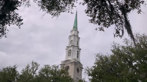 pan of steeple at independent presbyterian church in savannah georgia