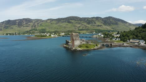 sabia toma de establecimiento de un castillo histórico en el campo de escocia