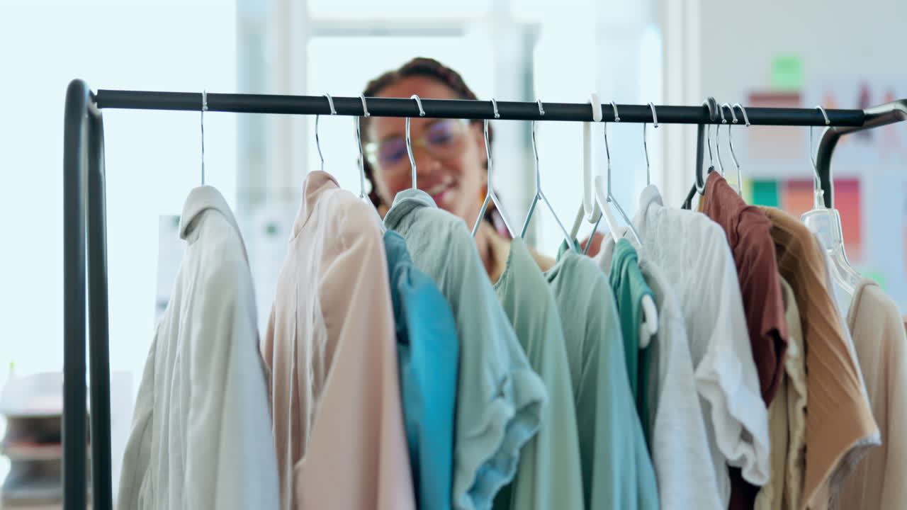 mujer creativa, diseñadora de moda