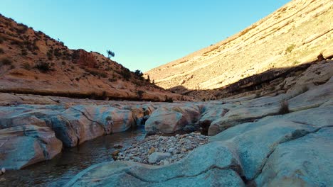 Ein-Fluss-Mitten-In-Der-Sahara,-Algerien,-Biskra