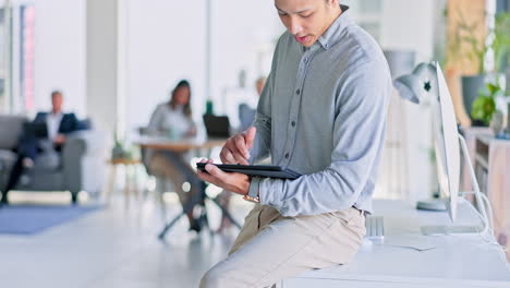 Portrait,-business-man-and-tablet-in-office