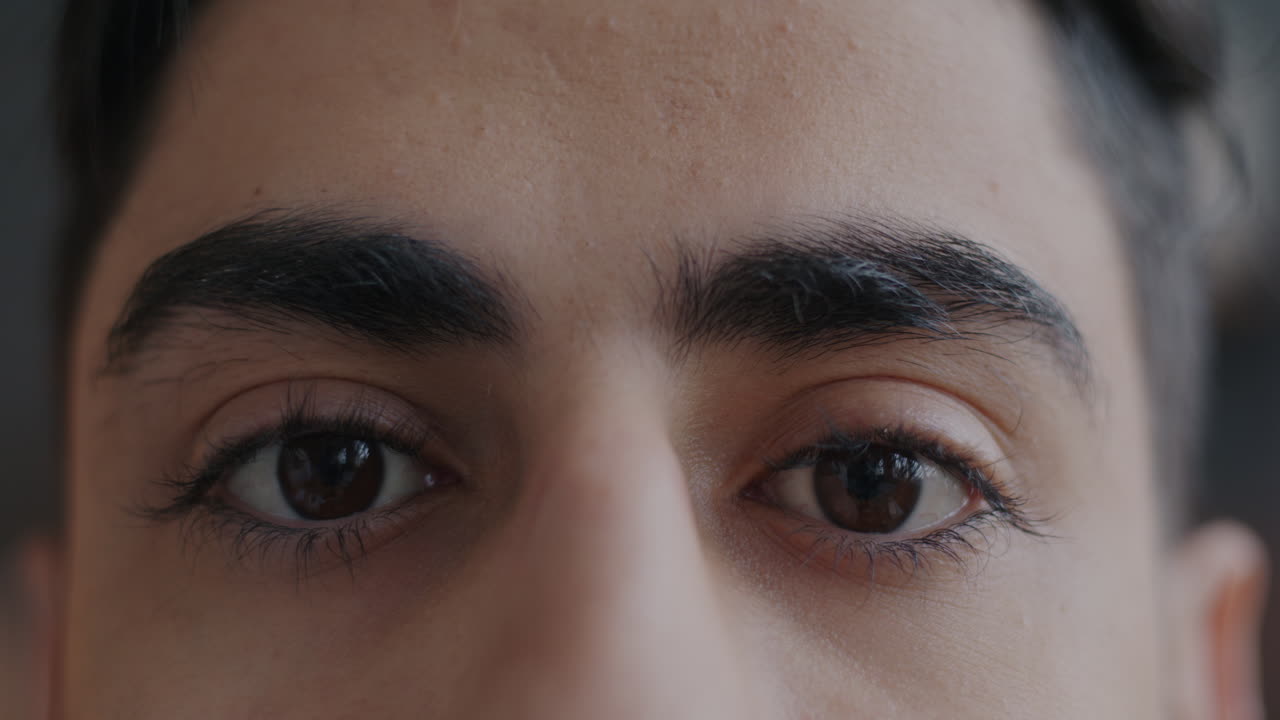 primer plano de la cara y los ojos de una persona