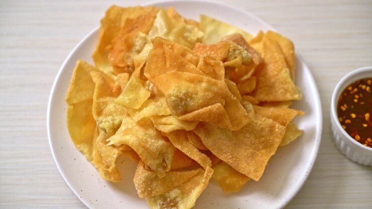 wonton di maiale fritto con salsa di immersione