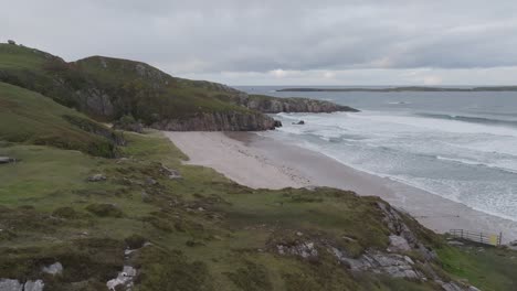 with its pristine sands and clear blue waters, durness is a slice of paradise on scotland’s northern shores. the breathtaking landscapes and serene beaches invite exploration and tranquility.