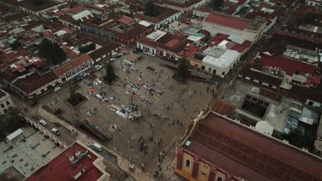 Night-Market-Near-San-Cristóbal-Mártir-Cathedral-In-San-Cristobal-De-Las-Casas,-Chiapas,-Mexico---Aerial-Drone-Shot