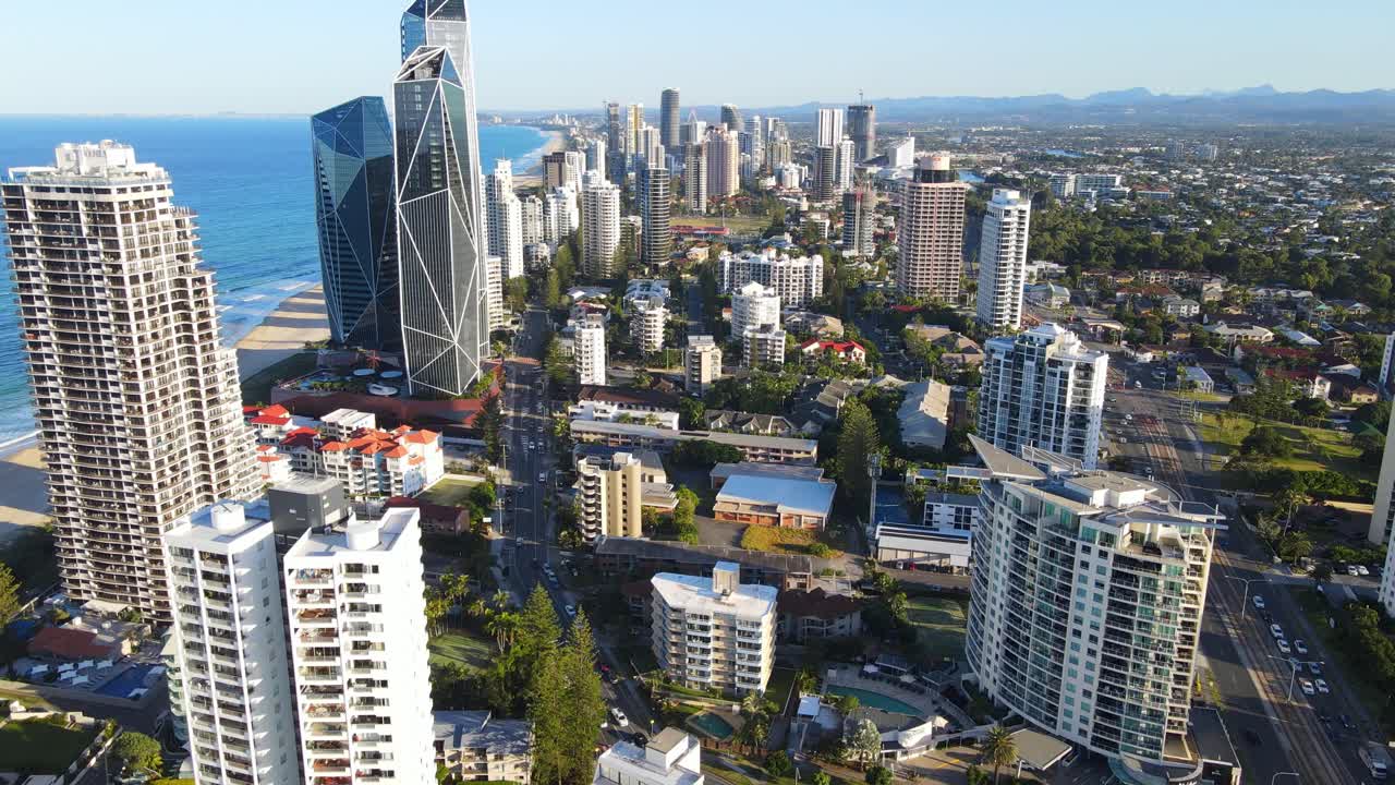 서퍼스 파라다이스 - 골드 코스트의 보석 골드 코스트 타워 근처 고층 호텔의 조감도, qld