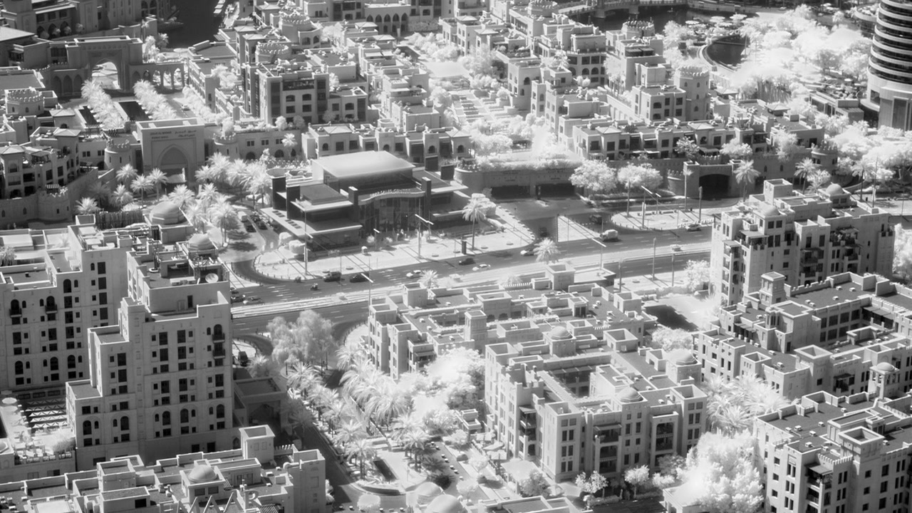 Vista aerea a infrarossi di Downtown Dubai che mostra lo sviluppo immobiliare di Emaar