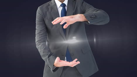 animación de un punto de luz brillante entre las manos de un hombre de negocios sobre un fondo gris