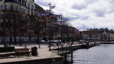 Daytime-Scene-At-The-Seaside-Promenade-In-Vastervik,-Kalmar-County,-Sweden