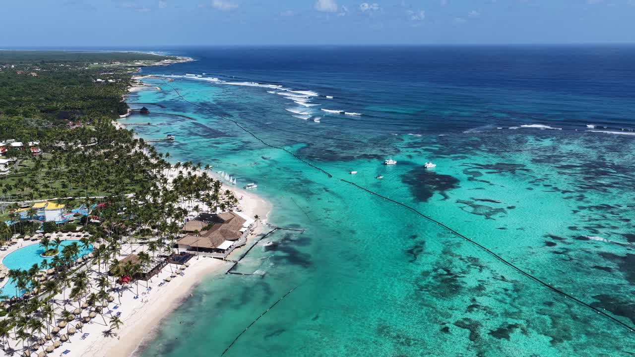 Playa Blanca Beach a Punta Cana, La Altagracia, Repubblica Dominicana. Paesaggio sulla spiaggia. Quartiere del centro. Meta di viaggio. Playa Blanca Beach a Punta Cana, La Altagracia, Repubblica Dominicana