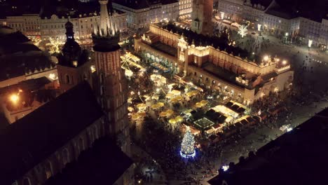 Weihnachtszeit-In-Krakau,-Polen---Hauptmarktplatz,-Sukiennice,-St