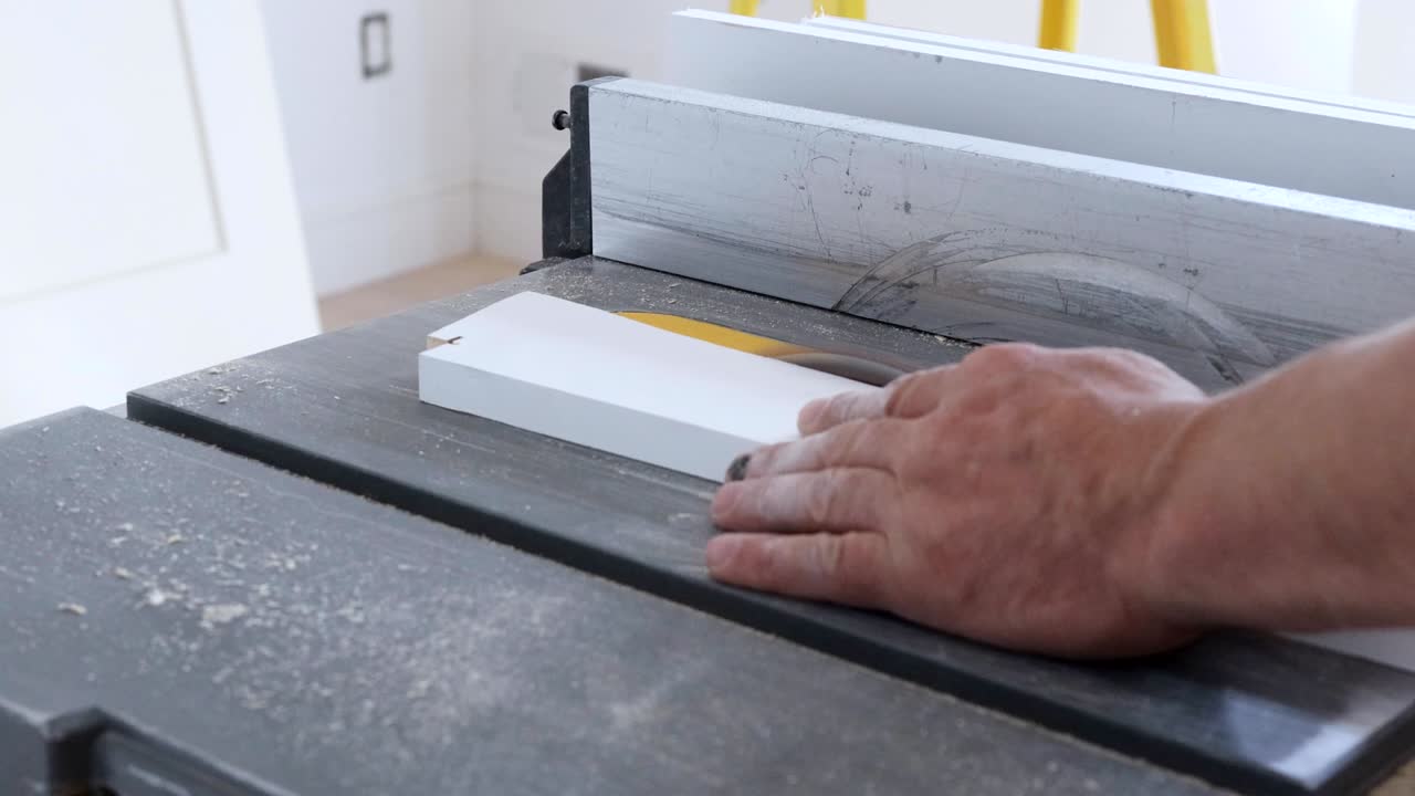 herramienta de mesa de sierra eléctrica para el trabajo de la madera con corte de madera