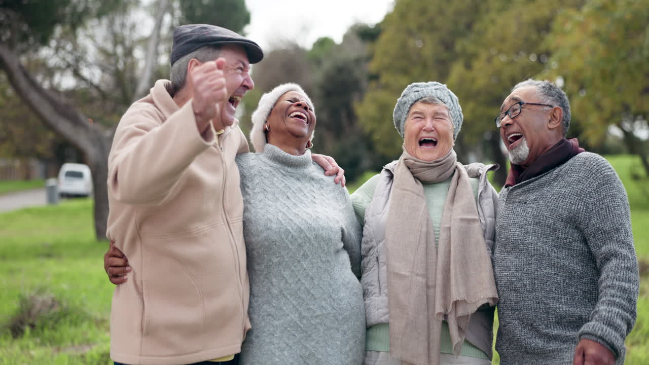 행복, 은퇴 및 공원에서 친구들과의 지원