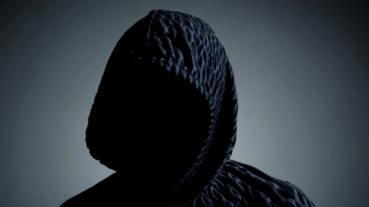 빛나는 눈을 가진 신비한 인물