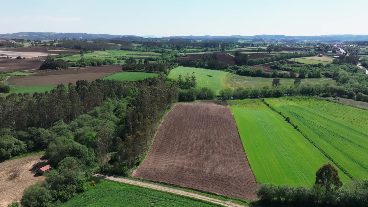 vista panorámica de las tierras de cultivo agrícolas en el campo
