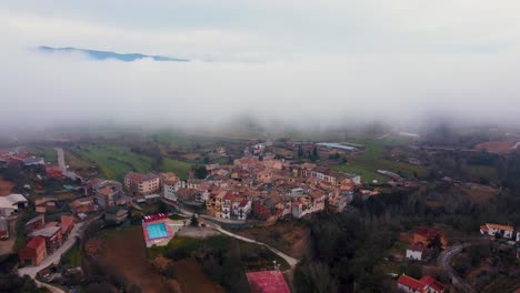 Vista-Aérea-Del-Pueblo-De-Peramola,-En-Lleida,-Cataluña,-España