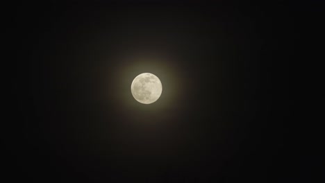 plano medio de la luna llena