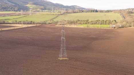 Torre-De-Transmisión-En-Un-Campo-En-Las-Afueras-De-Edimburgo