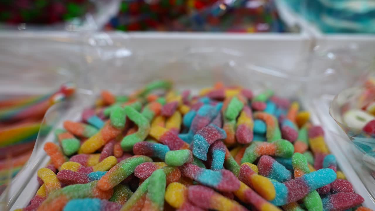 gusanos de goma de colores