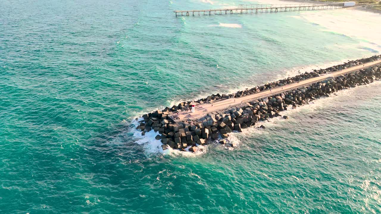 해가 뜨거나 해가 지는 동안 해로의 공중 풍경