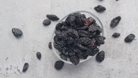 black raisins in glass bowl