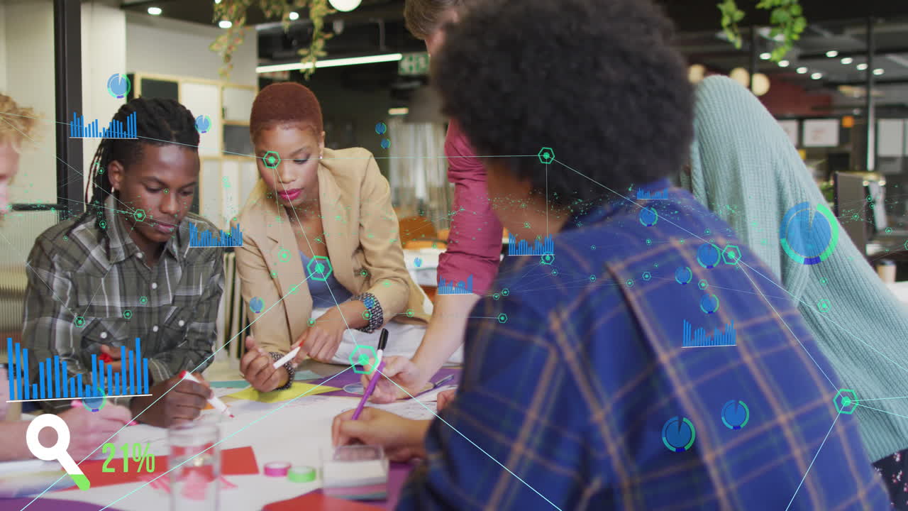 animación de gráficos y puntos conectados sobre diversos compañeros de trabajo discutiendo sobre documentos en la reunión