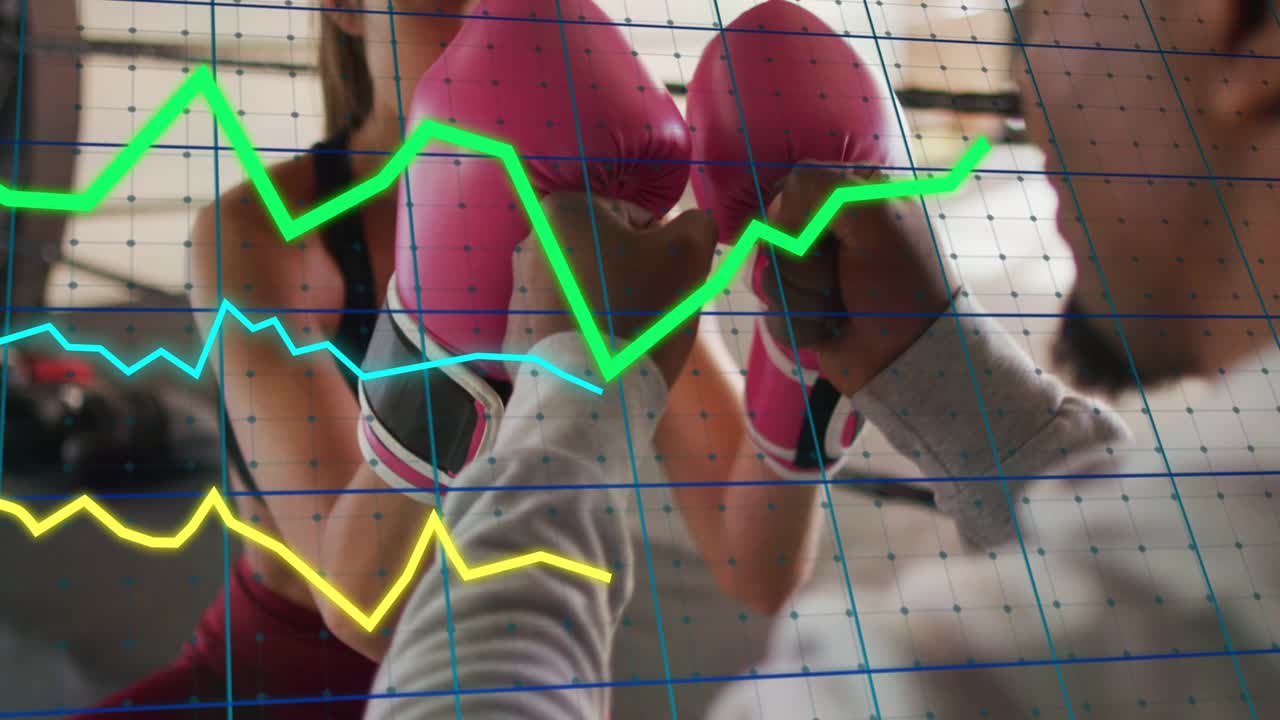 Allenatore che inizia il lavoro con i guanti da passata, pugile che passa dal tenere i guanti rosa al fare la guardia, grafici che reagiscono