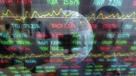 Animación-Del-Procesamiento-De-Datos-Financieros-Sobre-El-Mundo-Y-Empresario-Trabajando-En-La-Oficina