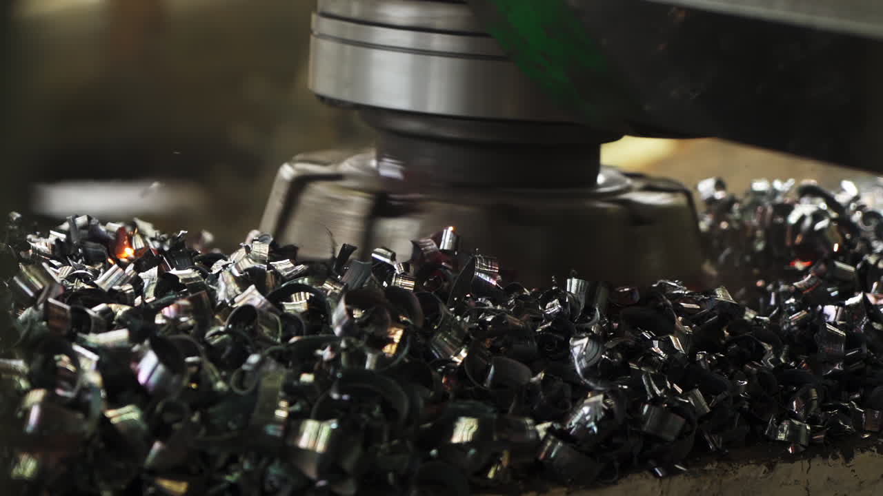 Metalworking Process with Metal Shavings