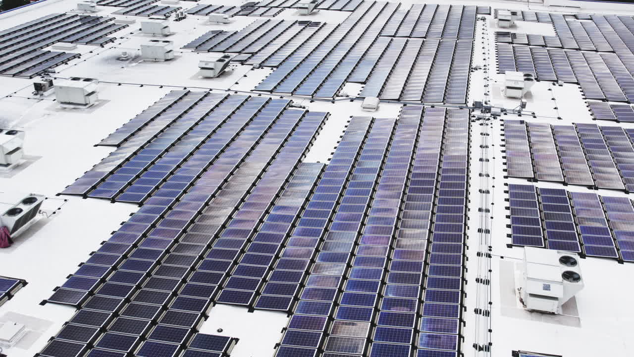 대형 태양 전지판의 항공 영상