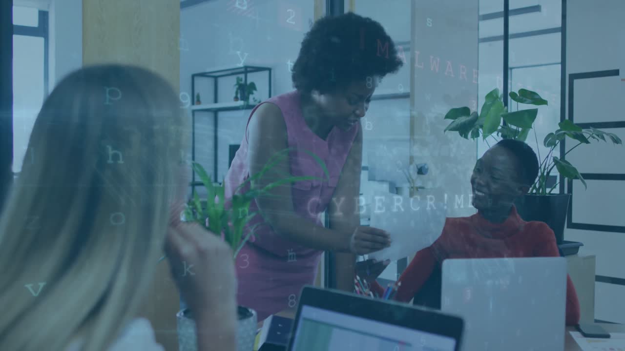 animación del procesamiento de datos financieros sobre diversas personas de negocios en la oficina